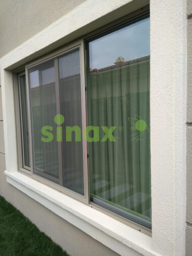Fenster mit Fliegengitter